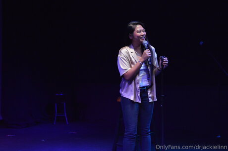 妊娠中のアジア人オンリーファンズ ヌード 写真