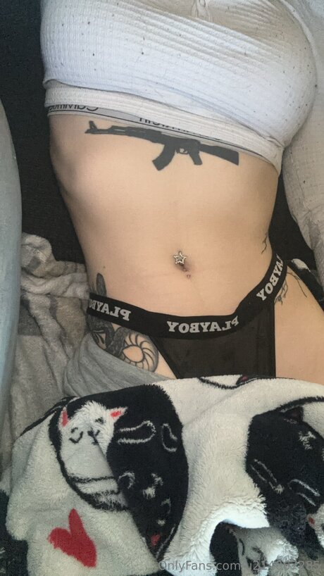 U214067285 ヌード女優 写真