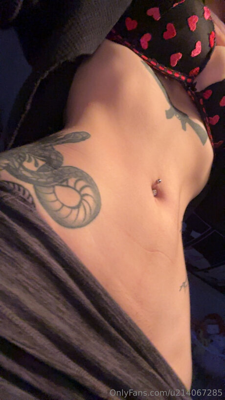 U214067285 エロティックモデル 画像