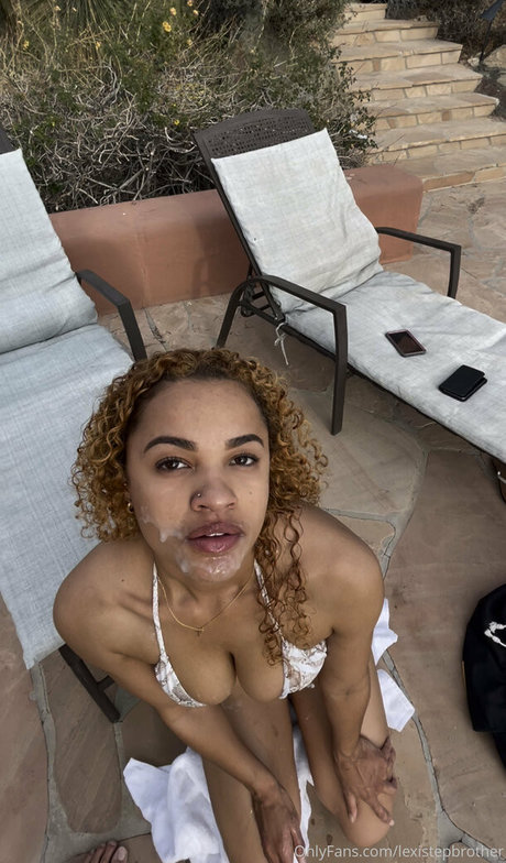 ilovetinder セクシー女優 写真