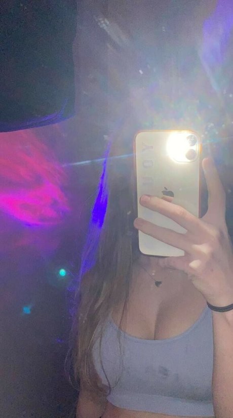 巨大な天然おっぱいオンリーファンズ ホットセックス 写真