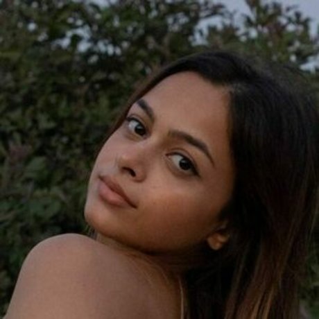 Ashwitha 裸の女優 写真