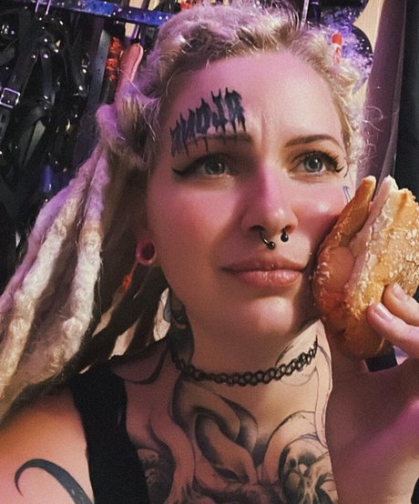 luckylou 666 スター 裸 写真