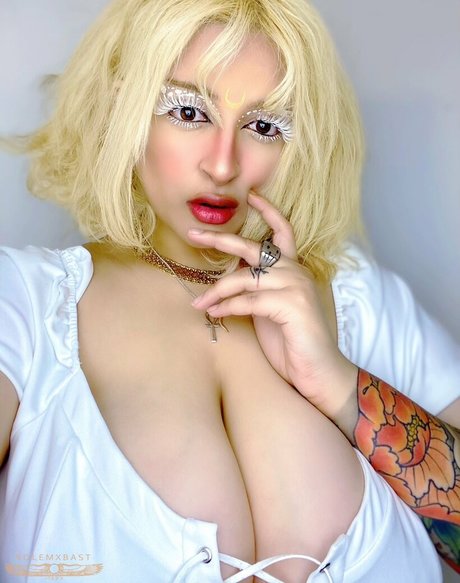 ティーン乱交OnlyFans 可愛い 写真