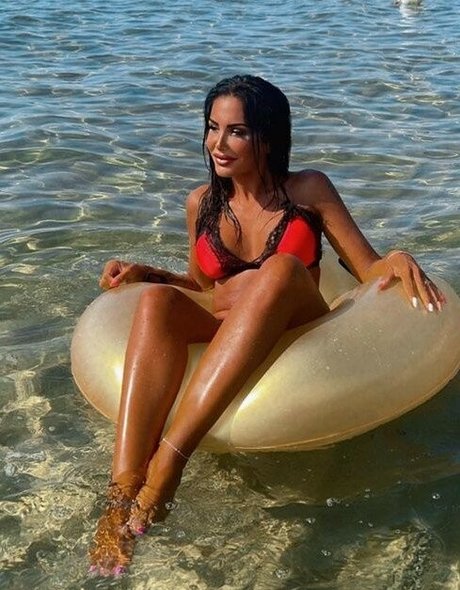 汚れた足オンリーファンズ アートヌード 写真