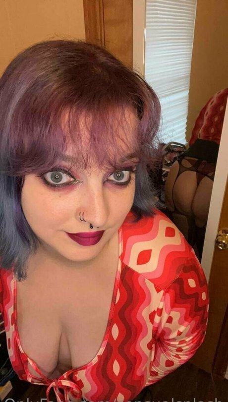 巨乳の赤毛オンリーファンズ ヌード 画像