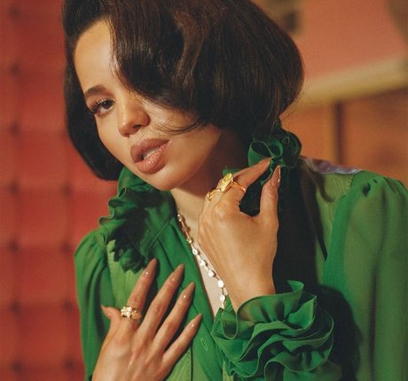 Jurnee Smollett HD女優 アーカイブ