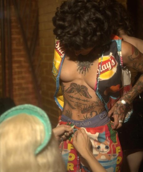 Vas Hal ヌードスター 画像