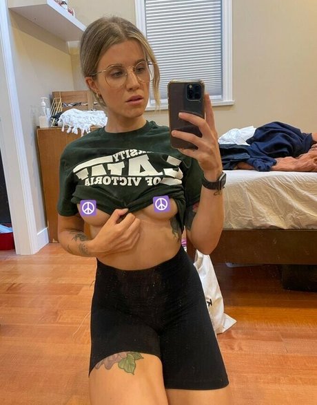 Horsegirldotjpeg セクシー女優 写真