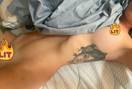 Horsegirldotjpeg ポルノモデル 画像