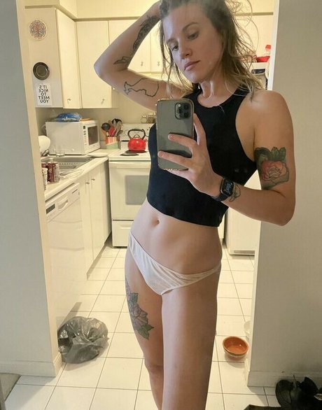 Horsegirldotjpeg セクシーモデル 写真