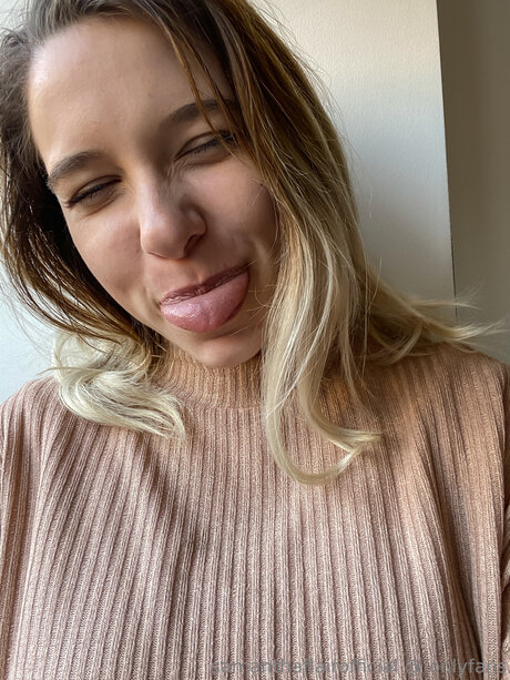 背が高くて巨乳のOnlyFans ホット裸 画像