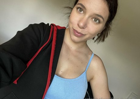 OnlyFansの普及 無料アダルト 写真