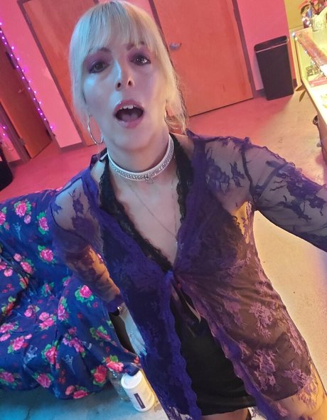 realbelladoll エロティックなモデル 写真