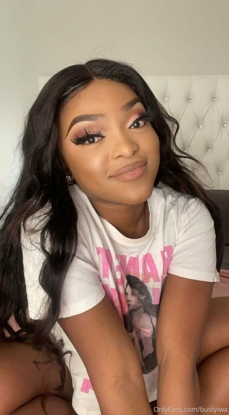 小柄な妻OnlyFans ホットヌード 写真