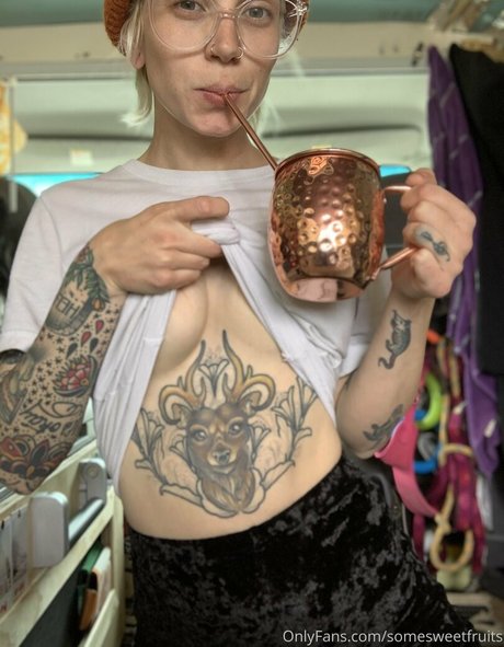 キティ妻OnlyFans アートヌード ギャラリー