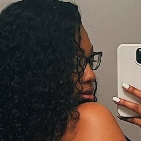 baddiejoyy 可愛いモデル 写真