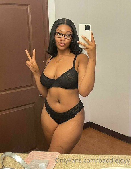 BBW パウグ オンリーファンズ エロチック 画像