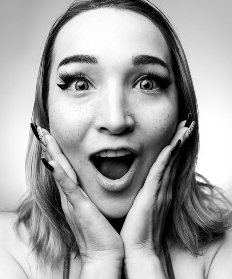 痴女ティーンOnlyFans 無料ポルノ 画像