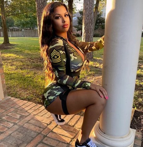 ゴス3P OnlyFans 無料裸 ギャラリー