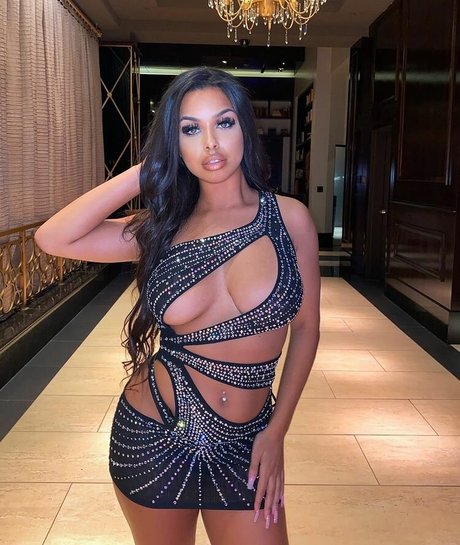 背が高くて巨乳のOnlyFans ホットxxx 写真