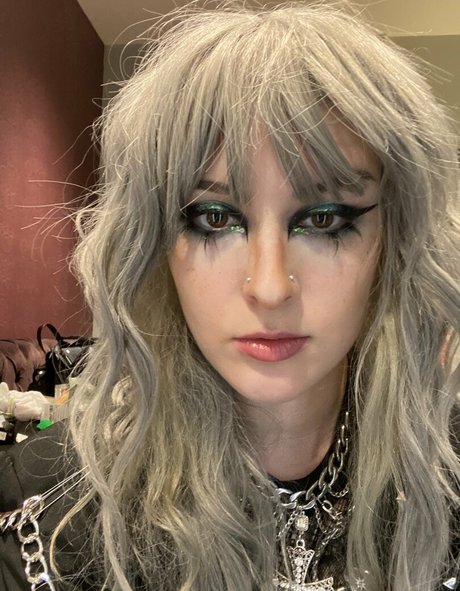 ジンジャートゥインクオンリーファンズ 無料セックス 写真