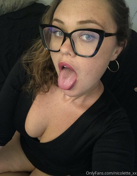 ぽっちゃり 主観視点 OnlyFans アートヌード 画像