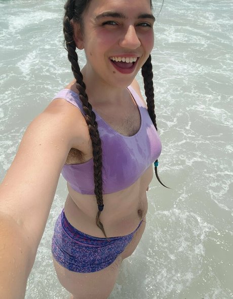 肉厚マンコオンリーファンズ セクシー 写真