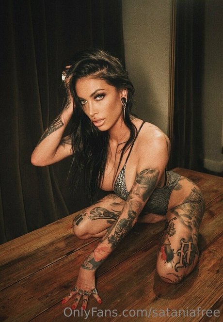 sataniafree ポルノスター セクシー 写真