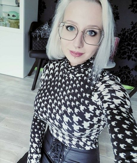 金髪クーガーオンリーファンズ 無料ヌード 写真