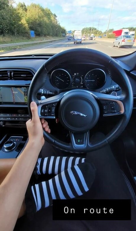 巨大なペニスオンリーファンズ 無料エロ 写真