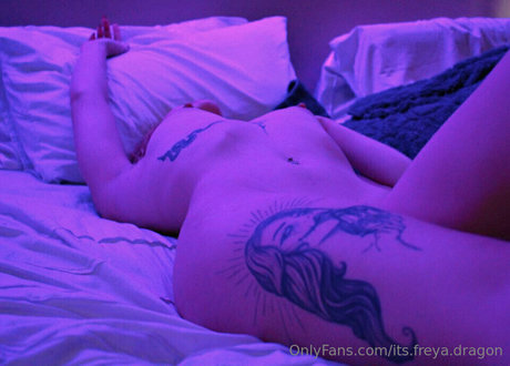 Freya Dragon ヌードのポルノスター アーカイブ