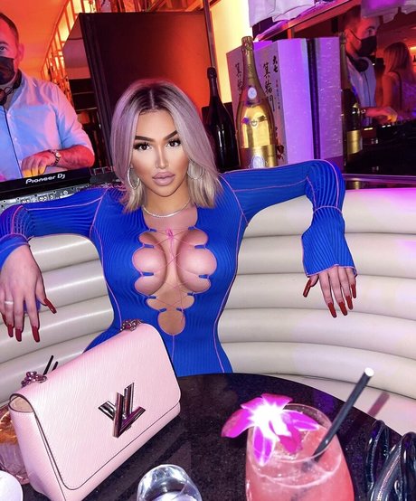 La Demi アダルトモデル 画像