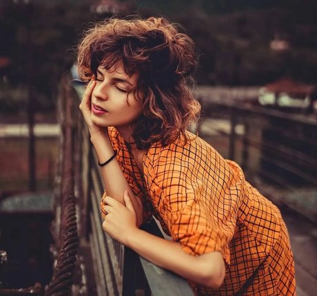 エキゾチックなオンリーファンズ ホットヌード 写真