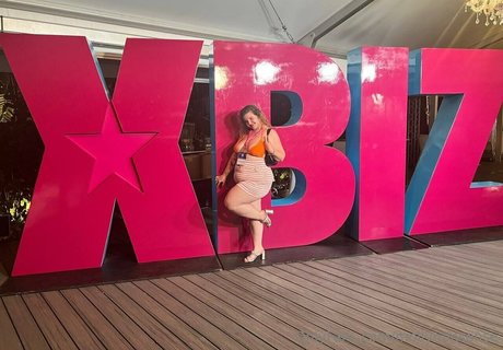 大きな乳首オンリーファンズ 無料 画像