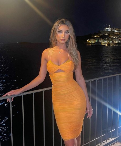 Adriatiles ホット女優 写真