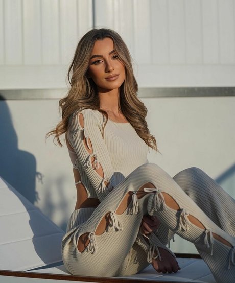 Adriatiles エロティックなスター ギャラリー