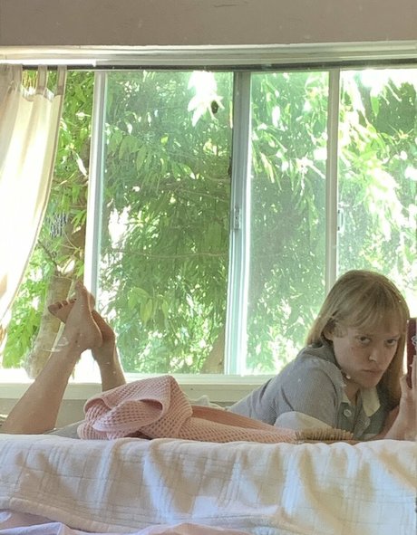 モデルオンリーファンズ セクシーヌード 写真