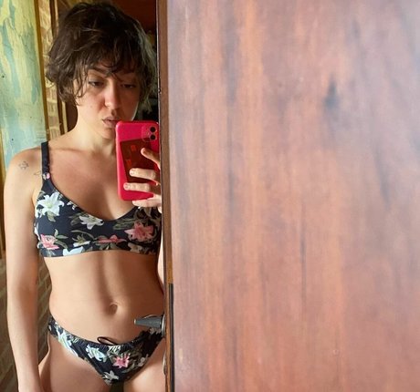 ブルネットの猫OnlyFans ホットセクシー 写真