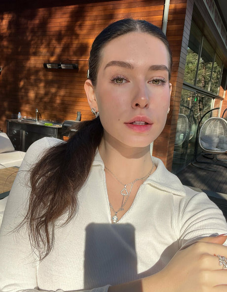 背が高くて巨乳のOnlyFans セクシー裸 アーカイブ