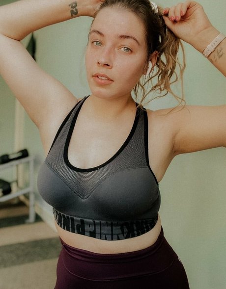 Justseum ホットなモデル 写真