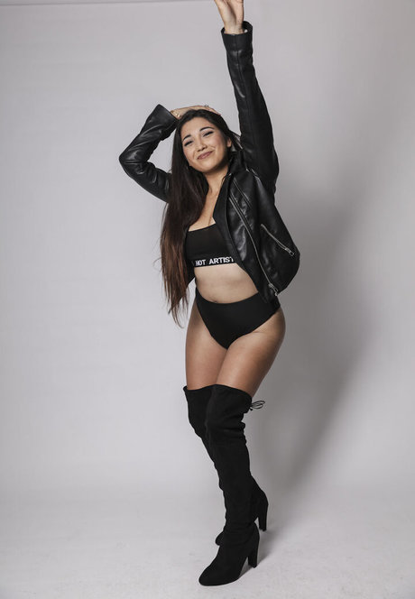 SukeshaRay HD女優 画像