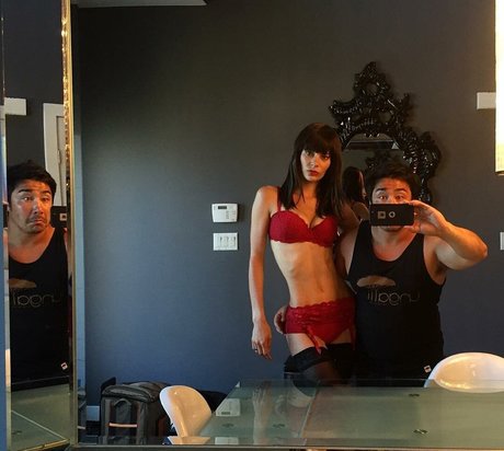 セクシーなドレスOnlyFans ポルノ 写真