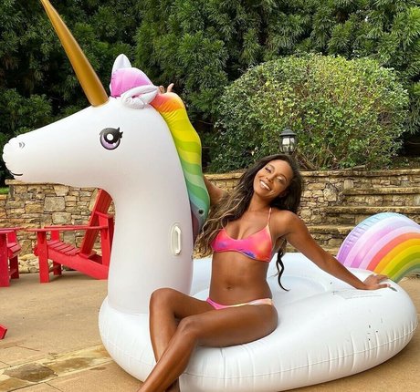 ヴィゴ・オンリーファンズ 美しい裸 画像