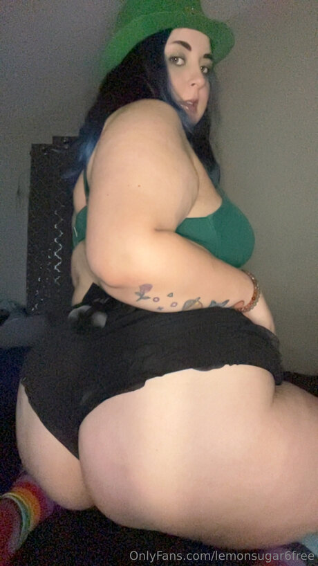 熟女クーガーオンリーファンズ セクシーヌード 写真