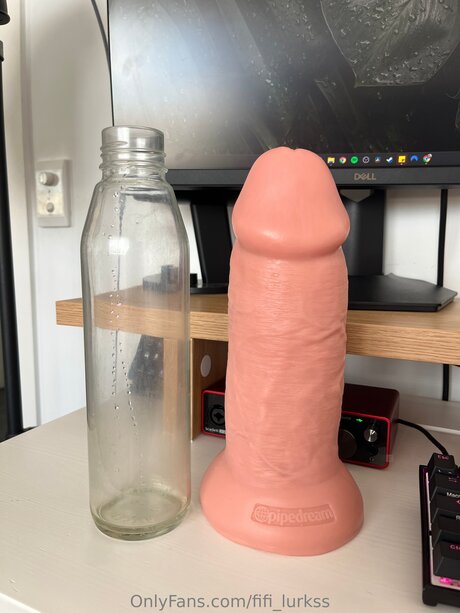 Fifi Lurkss ポルノスター 美しい 画像