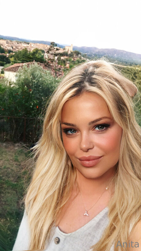 Lovewithanita アダルトスター 写真