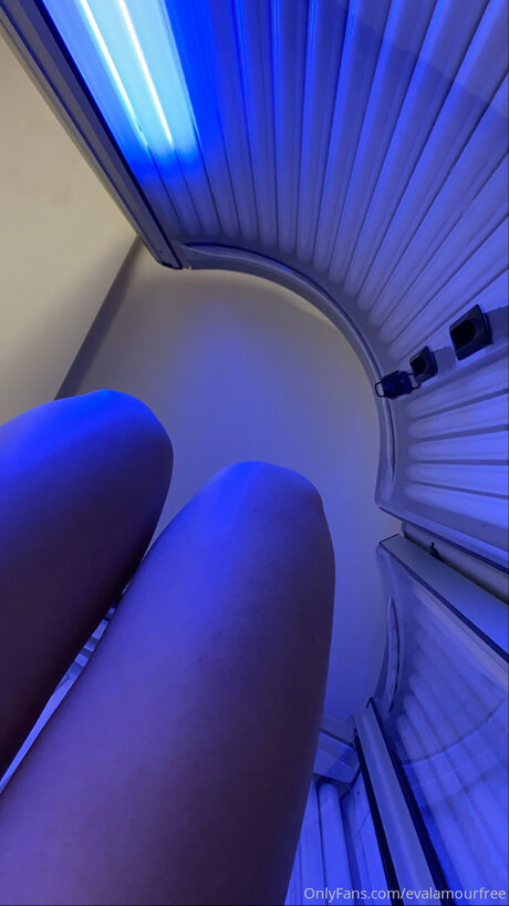 大きな乳首オンリーファンズ セクシーヌード 画像