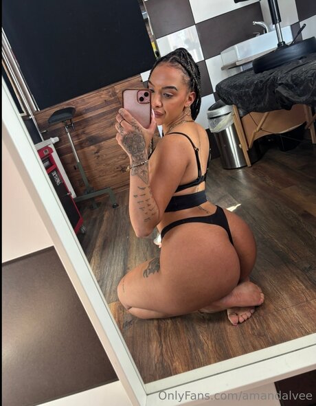 Amandalvee セックス女優 写真