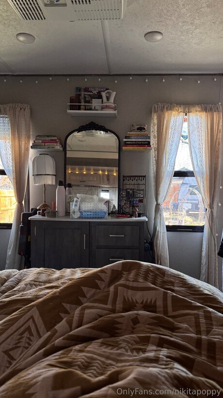 Nikitapoppy アダルトスター 写真